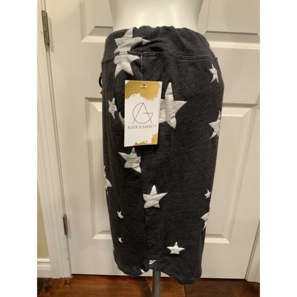 Sundry Dark Blue W/ White Star Pattern Skirt, Size Small (1) - Picture 3 of 6